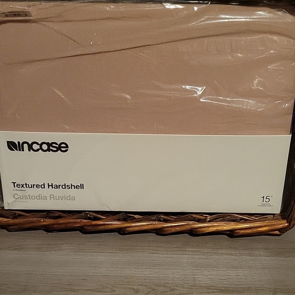 Incase Textured Hardshell 15" Pink